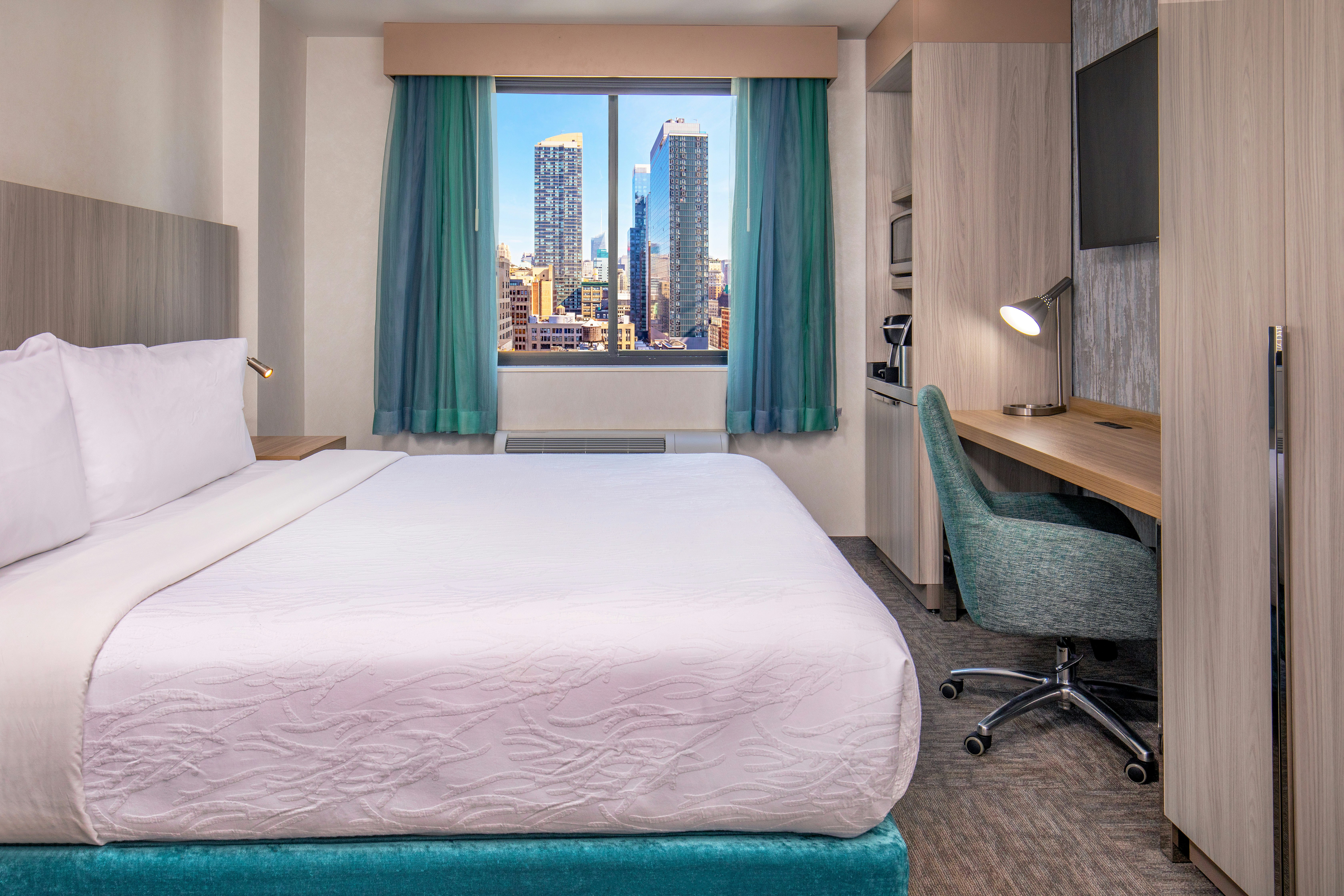 ROOM, KING BED