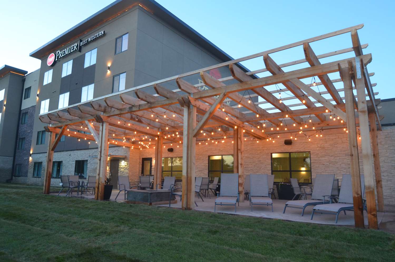 Best Western Premier Ankeny Hotel 41/43