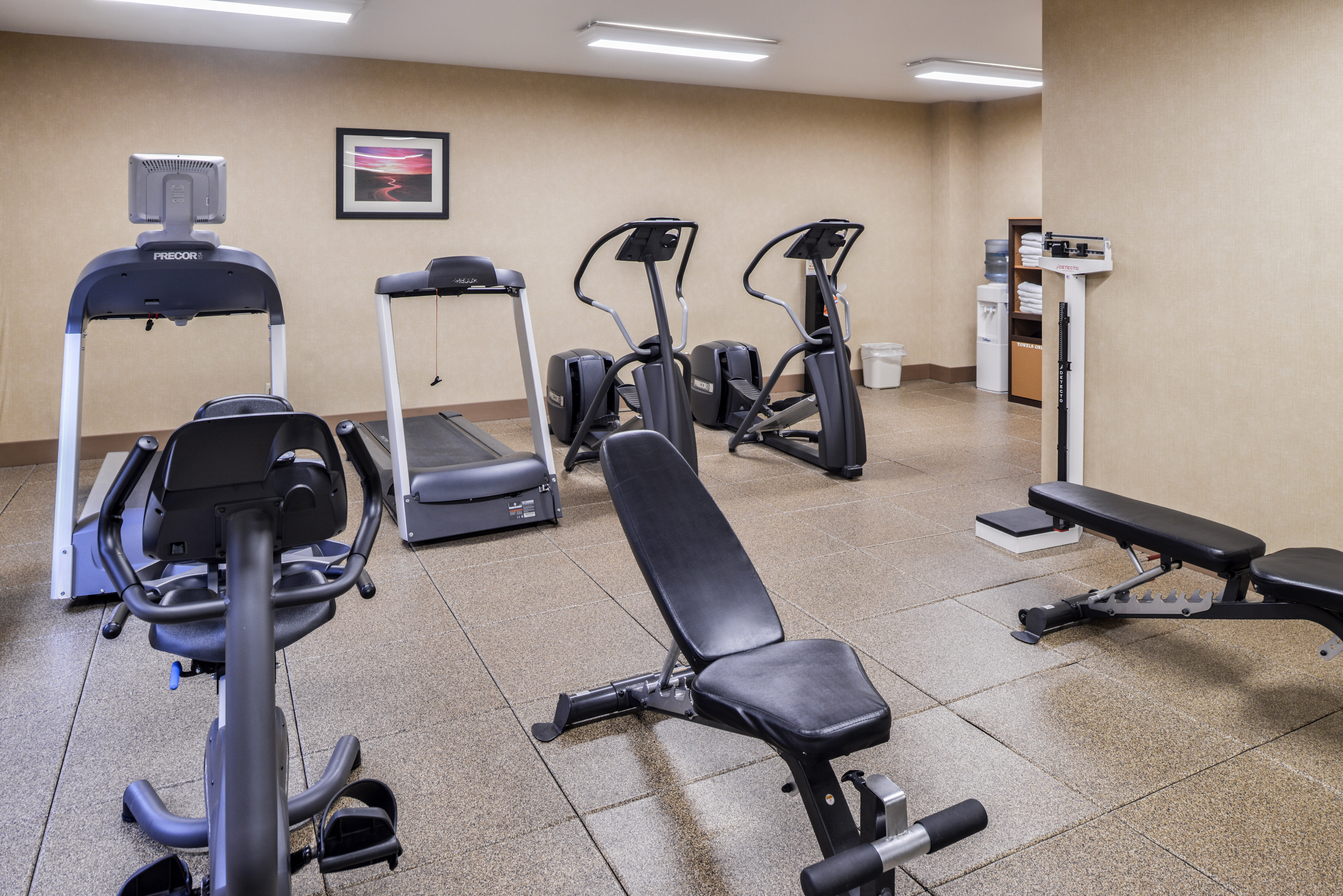 Holiday Inn Express Hotel and Suites Sioux Falls At Empire Mall 38/75