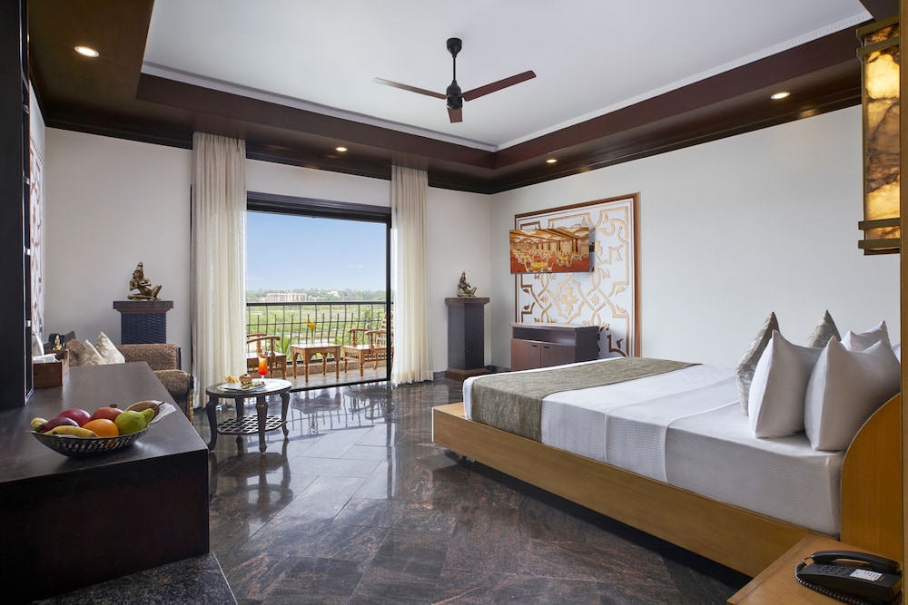 Ultra, Luxury, Suite, King Bed, River Wing