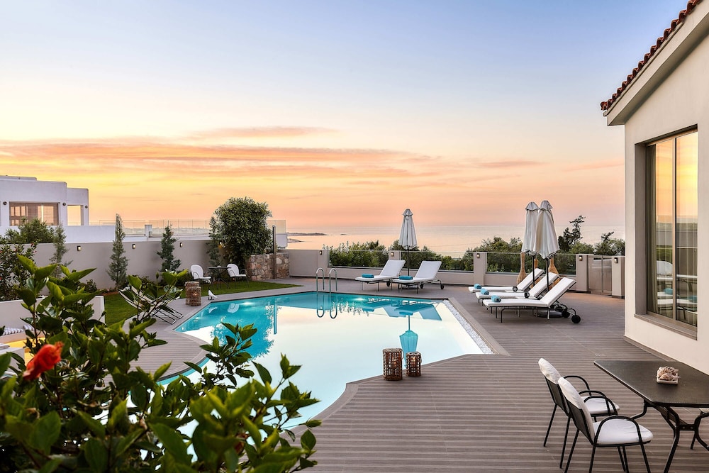 Grace Villas Collection Adult Only 18 + 121/149