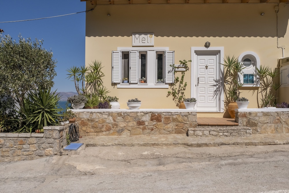 MELI APARTMENTS & VILLAS 41/50