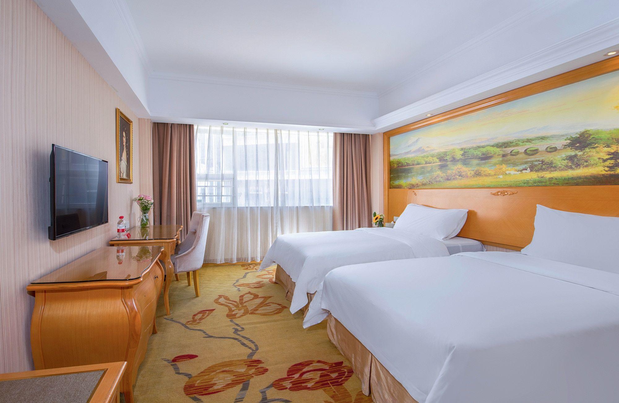 Deluxe, Twin Beds, with View