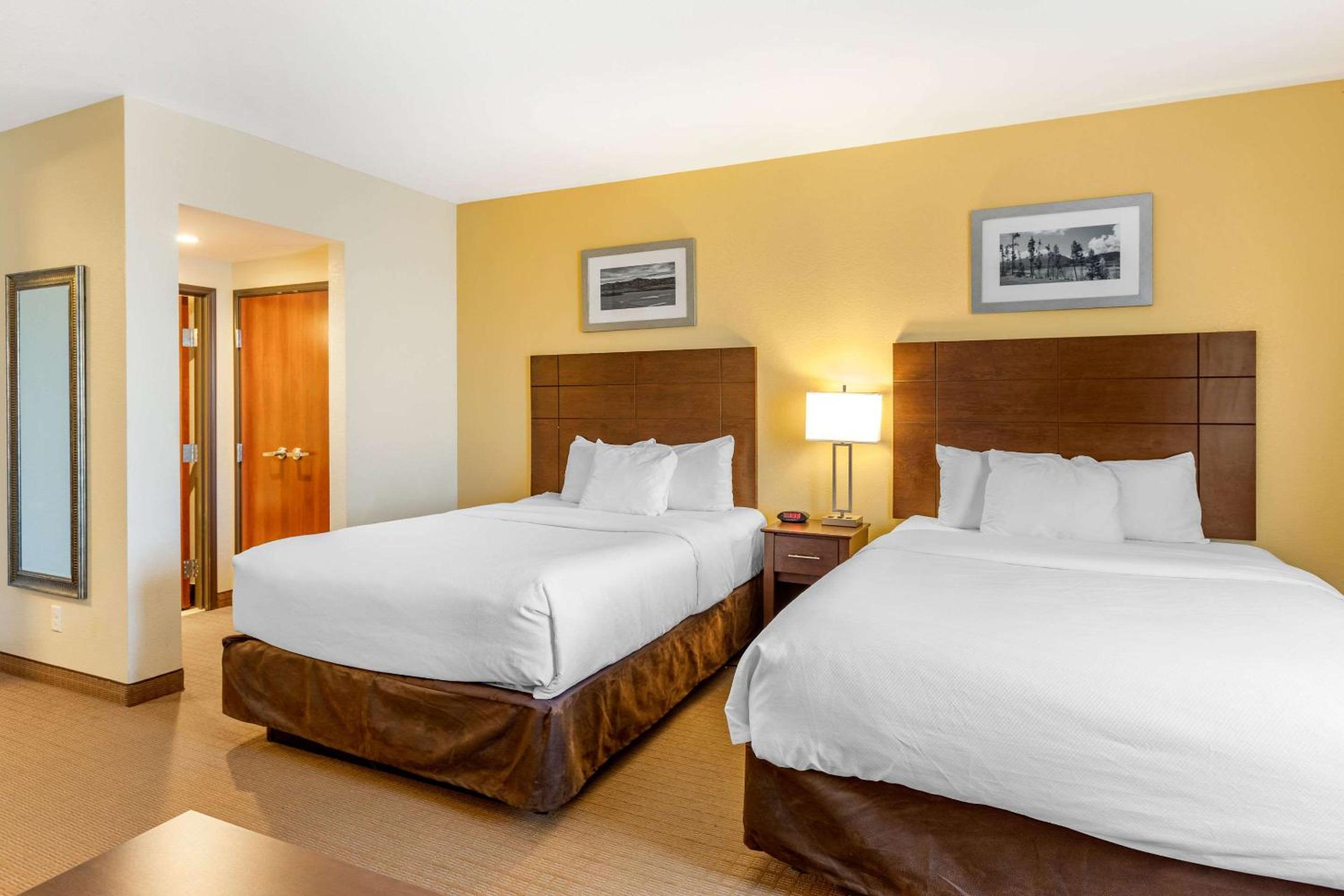 Suite, 2 Queen Beds, Sofa