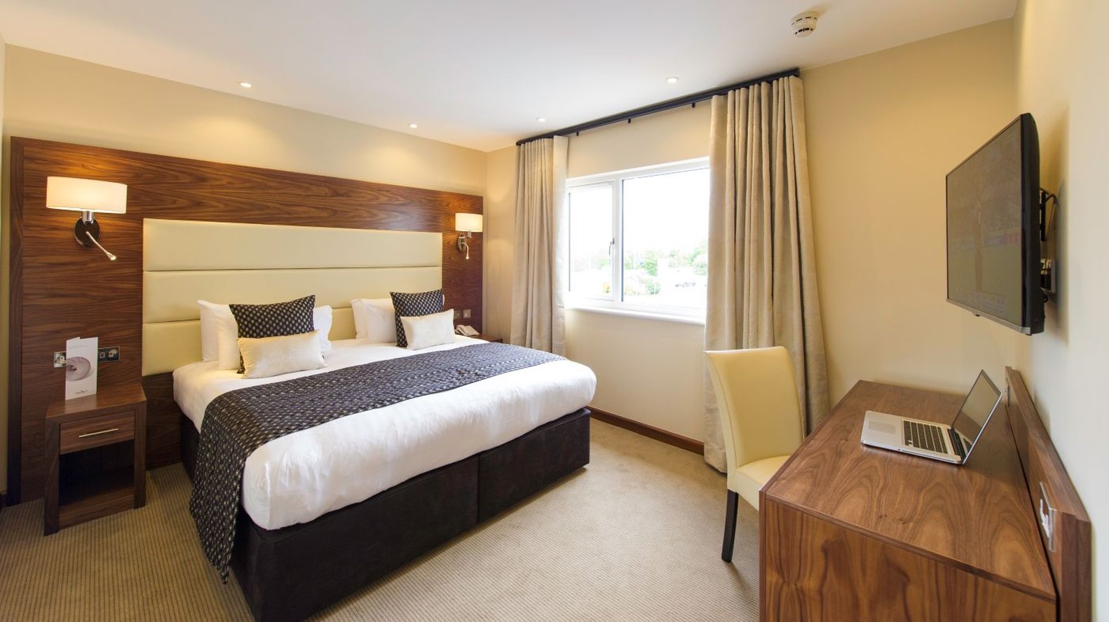 The Devon Hotel 8/43