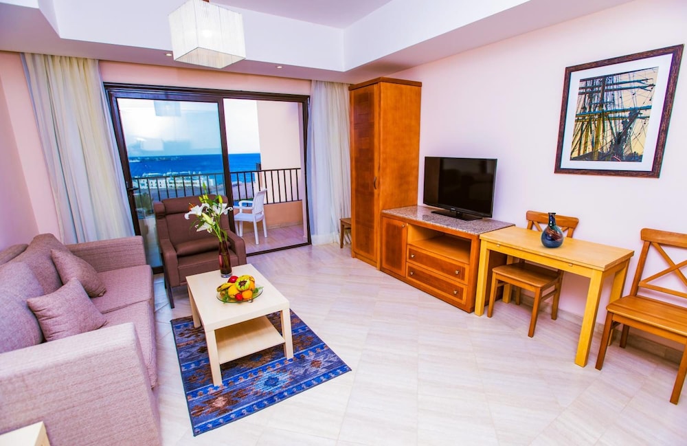 Sky View Suites Hotel 8/20