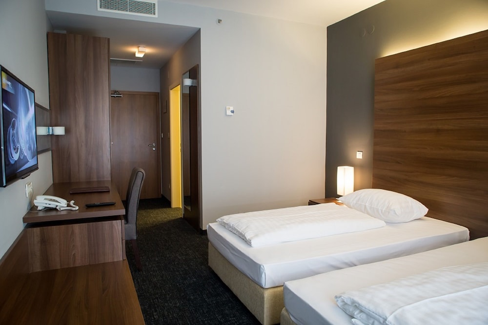 Slisko Hotel 23/66
