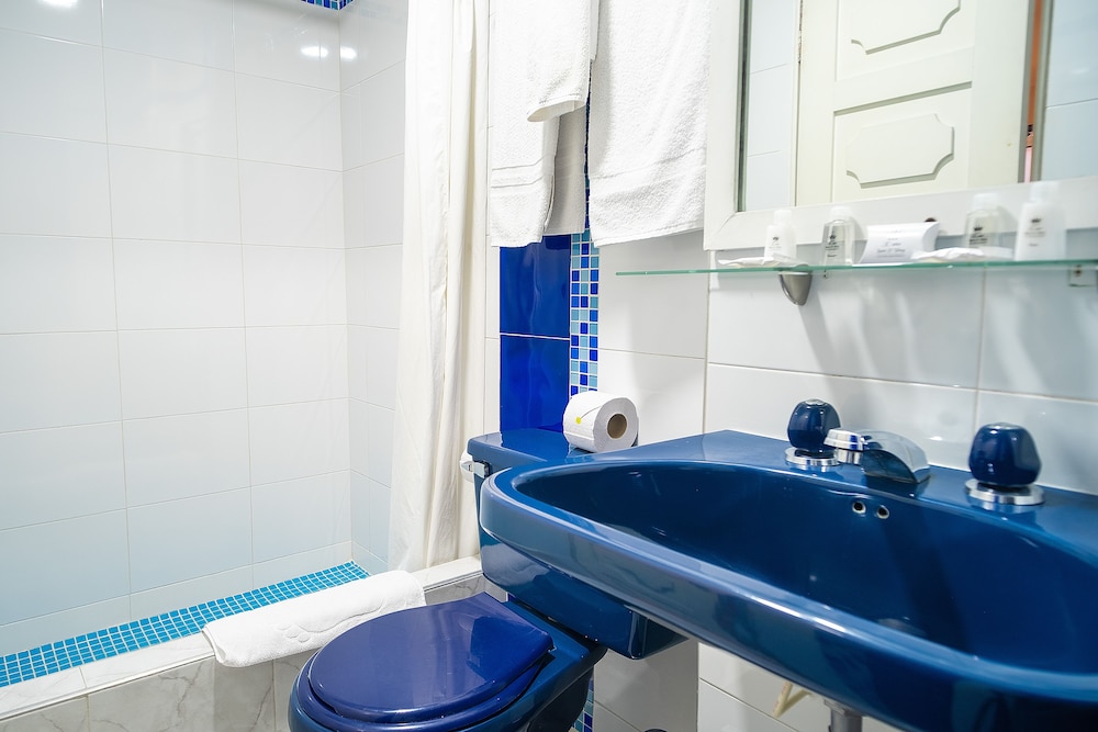 Room, 2 Double and Twin Beds، Ayenda 1066 Virrey Centro 8/8