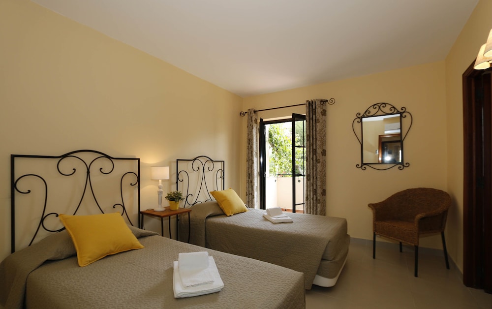 APARTAMENTOS THE OLD VILLAGE BY VILLAGE 4U 30/75