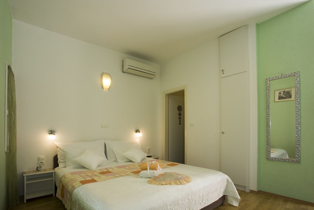 Central Old Town Rooms 13/39