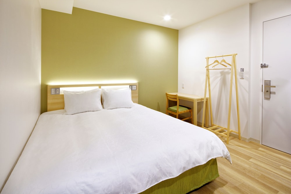 ROOM, DOUBLE BED