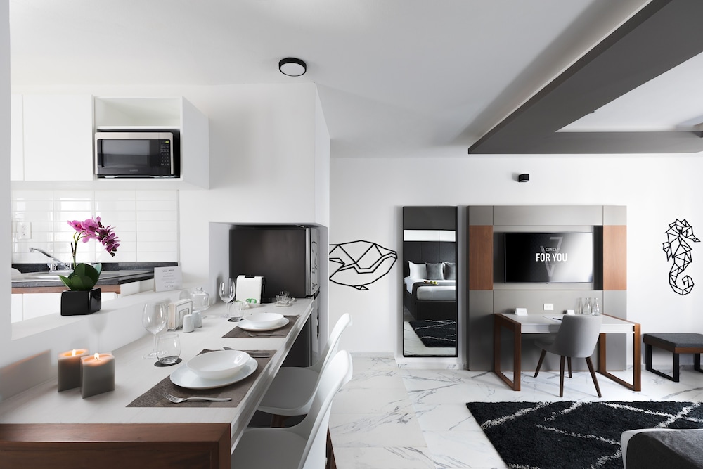 Seven Boutique Apartments 41/55