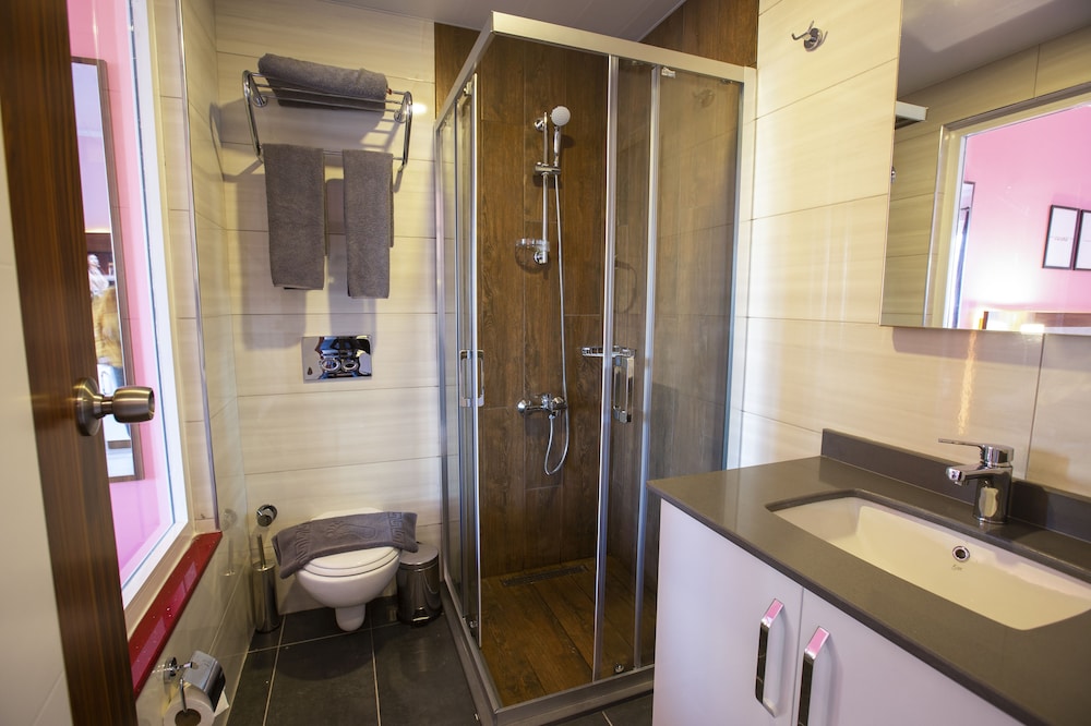 Hma Hotel And Suites 46/50
