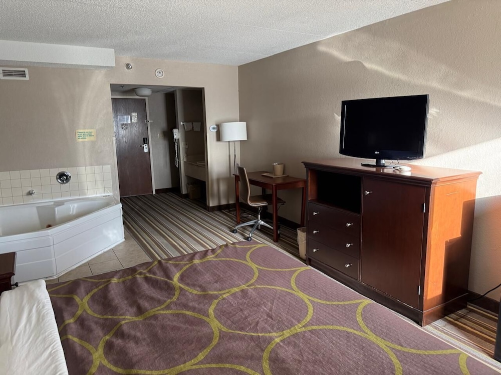 Super 8 By Wyndham Chambersburg I-81 35/43