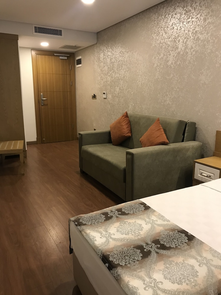 Eliza Hotel 33/50