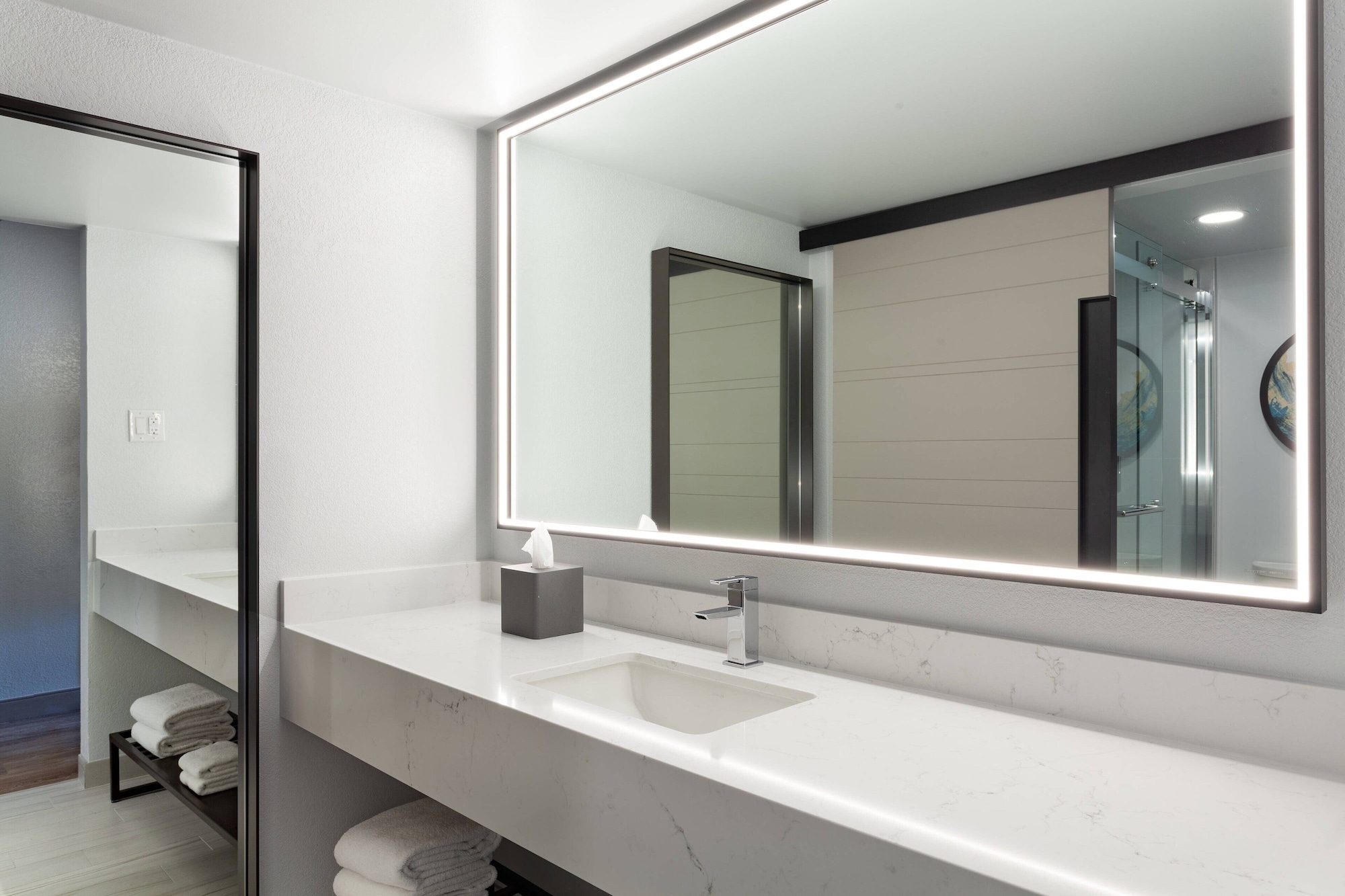 EXECUTIVE, SUITE, KING BED, POOL VIEW, SOFA, BALCONY
