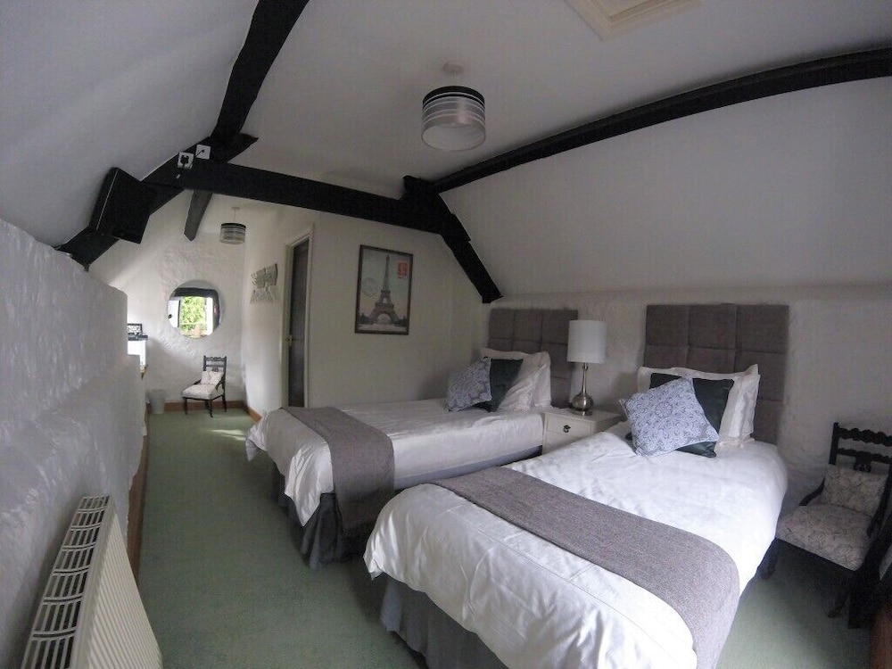 Room, Twin Beds