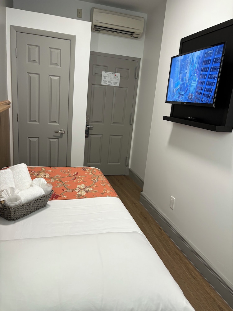 Americana Inn 13/50