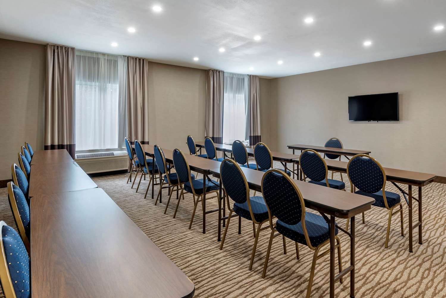 Comfort Suites Auburn Near I-69 11/15