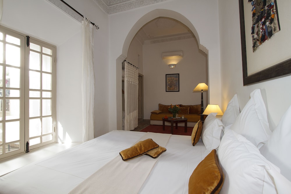 COMFORT, DOUBLE OR TWIN BED