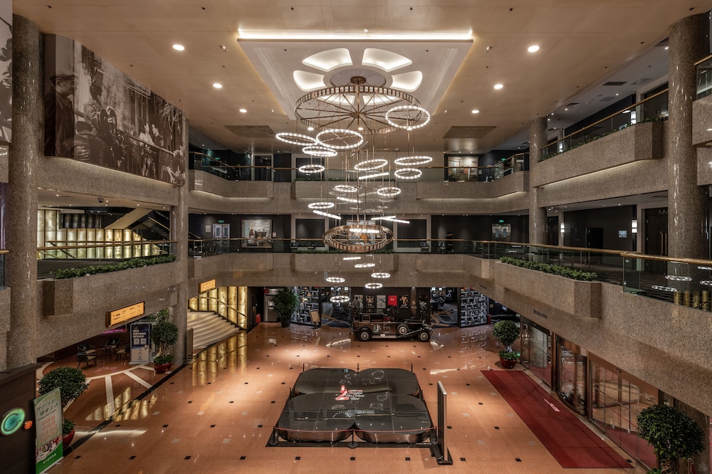 Crowne Plaza Shanghai 66/83