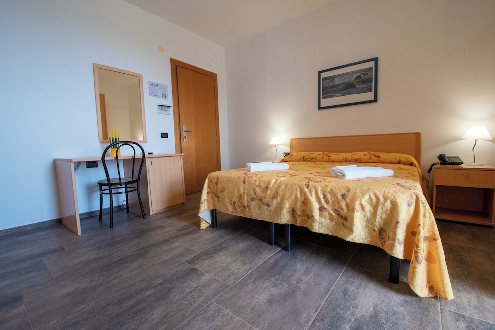 ROOM, DOUBLE BED, SEA VIEW