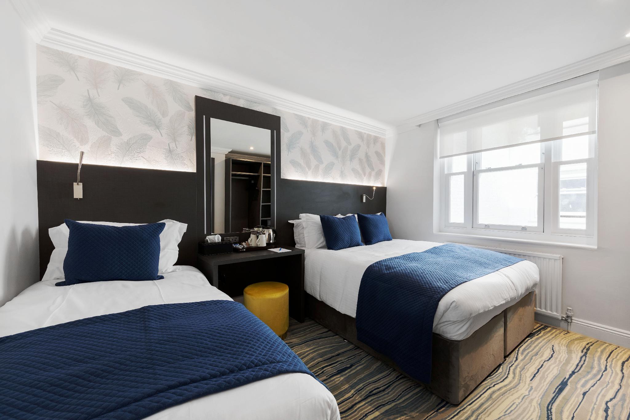 Room, Triple, 1 Queen and 1 Single Bed