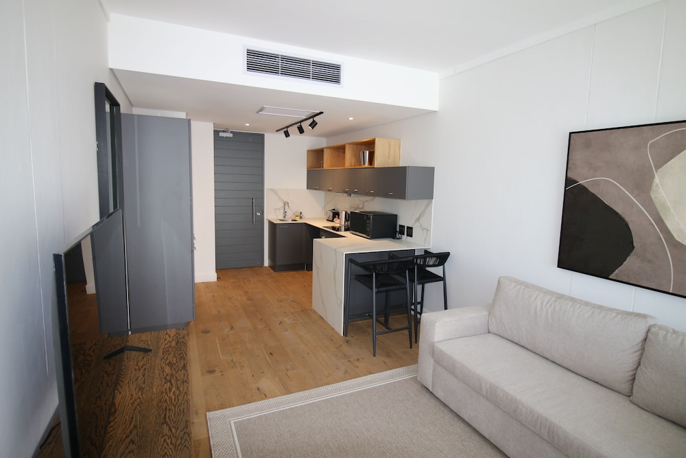 The Barracks 36/56
