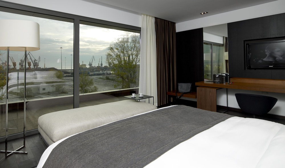 The Met Hotel, a Member of Design Hotels 15/53