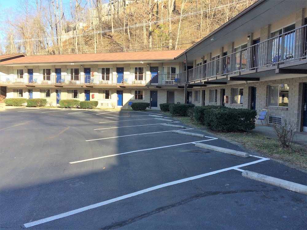 Sidney James Mountain Lodge 40/50