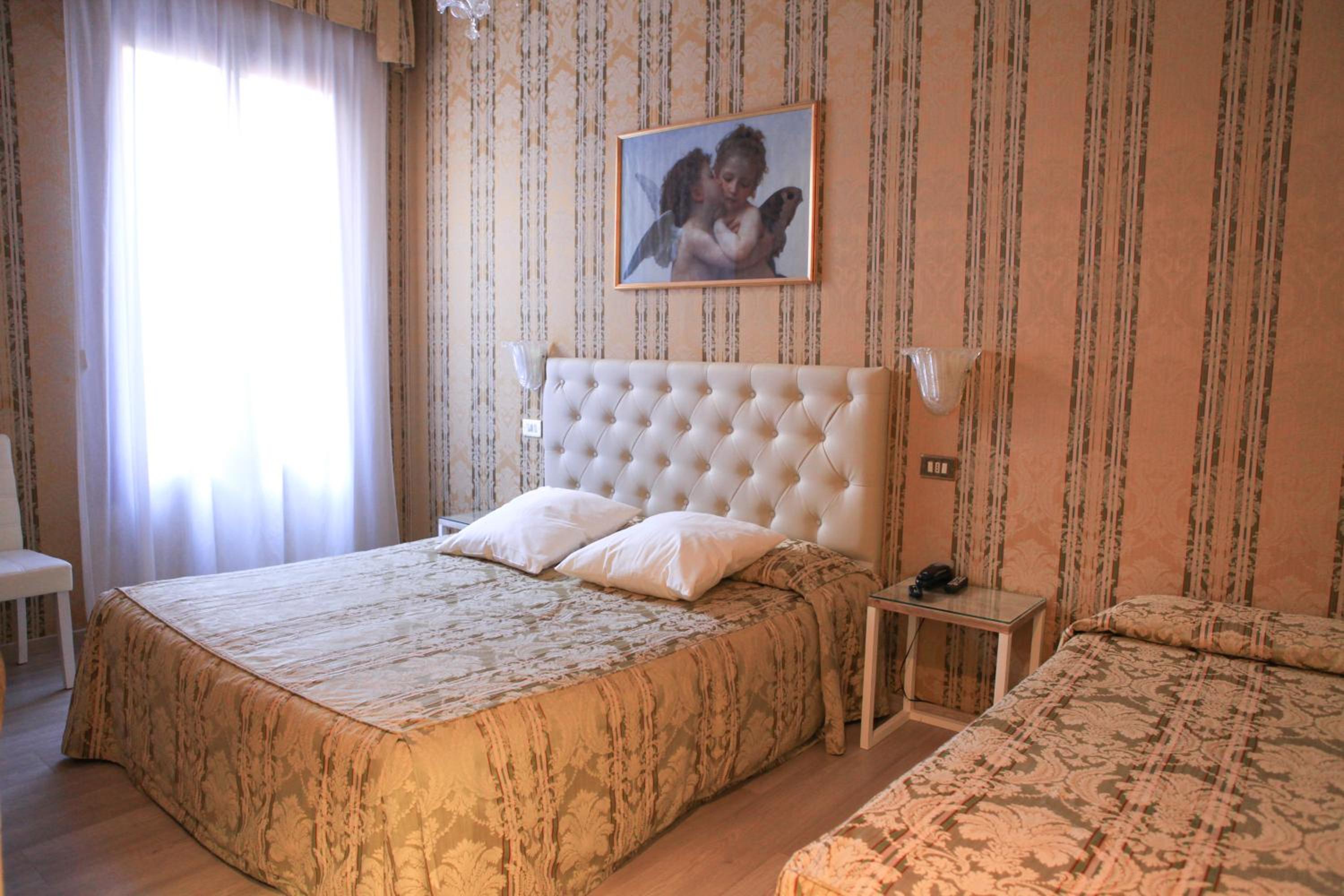 ROOM, TRIPLE