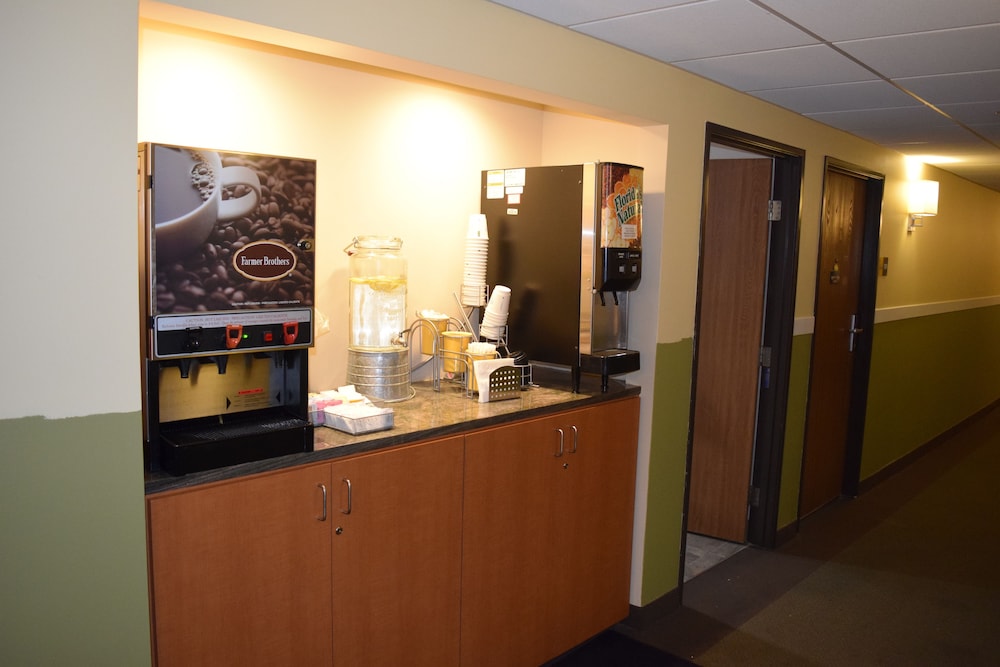 Days Inn By Wyndham Cadillac 3/39