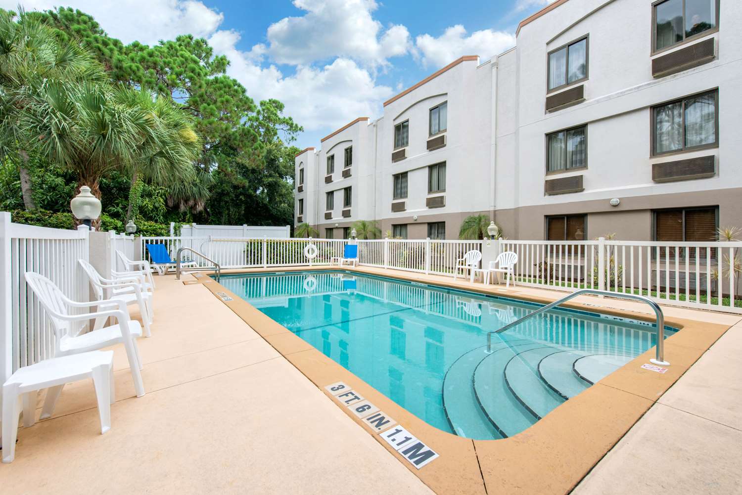 Spark by Hilton Sarasota North in SARASOTA - FL