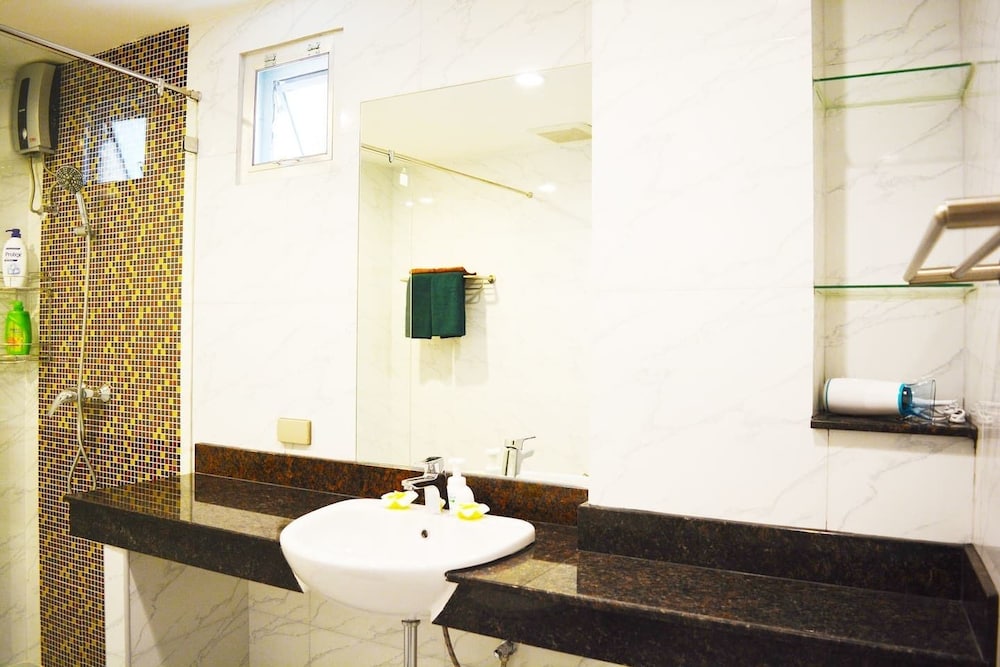 Serena Sathorn Suites 33/44