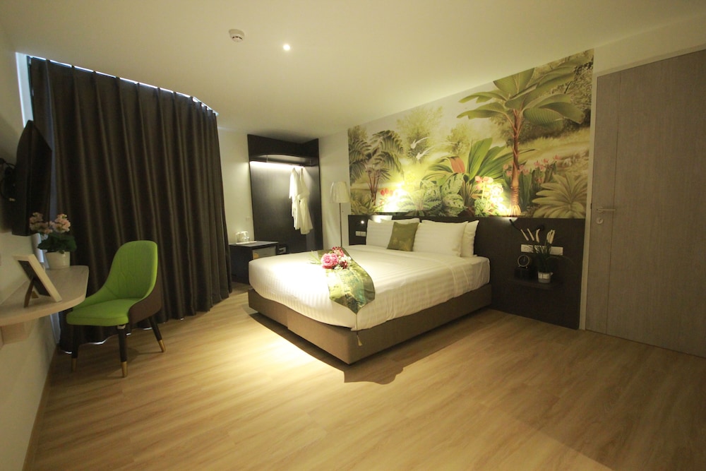 DELUXE, DOUBLE BED
