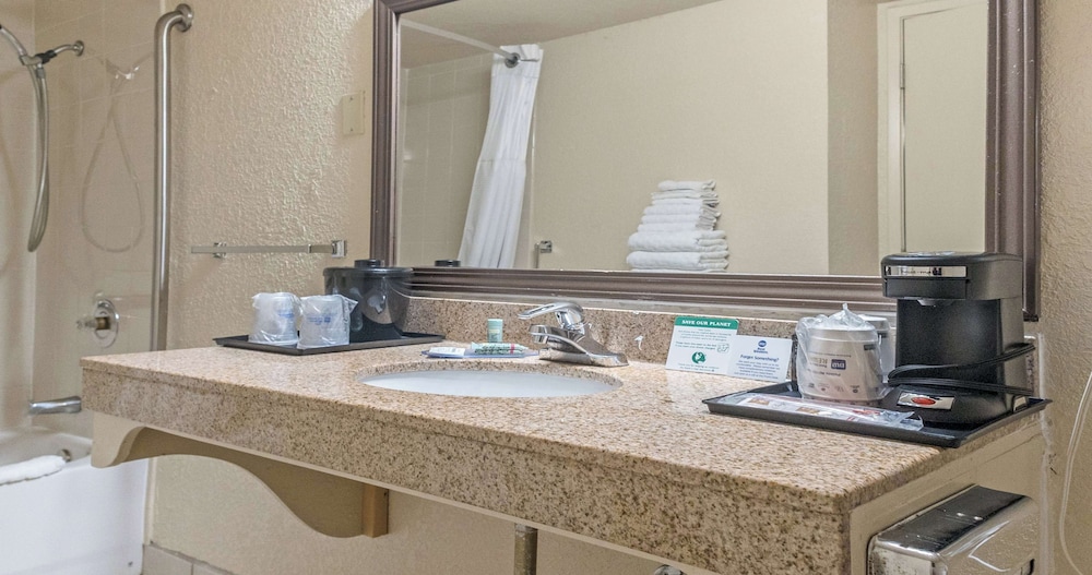 غرفة قياسية بسرير كينج لذوي الإعاقة، Best Western Roseville Inn 6/8