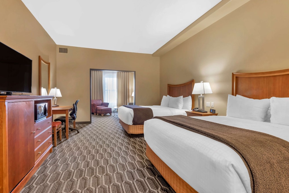 Best Western Plus Swiss Chalet Hotel & Suites 14/40