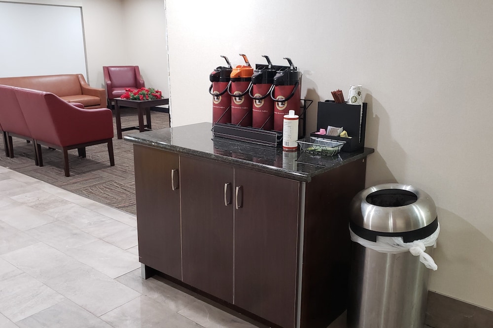 Red Roof Inn Suites Vicksburg 14/27