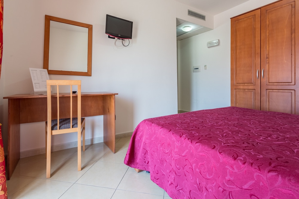 Hotel Plaza 12/50