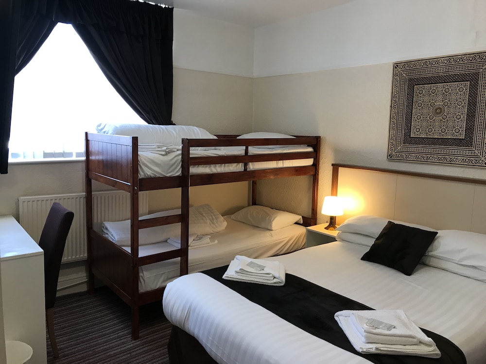 The Feathers Hotel 7/34
