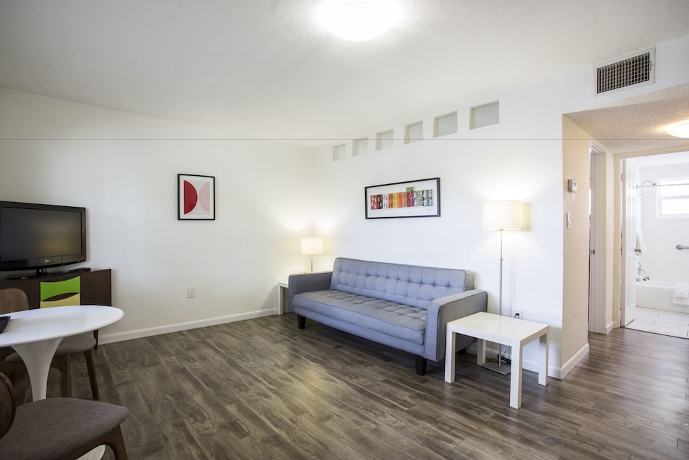 Regency Inn & Suites 42/54