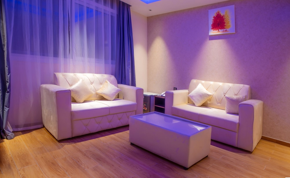 Raha Grand Hotel (ex Hive Hotel) 18/27