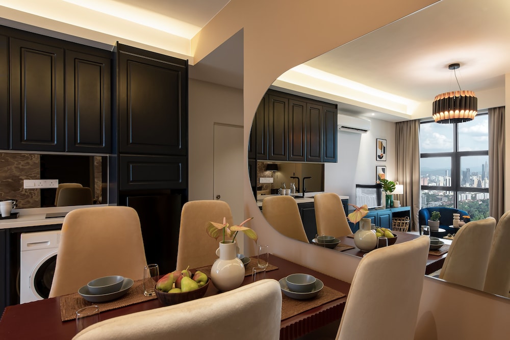 AMI Suites 33/50