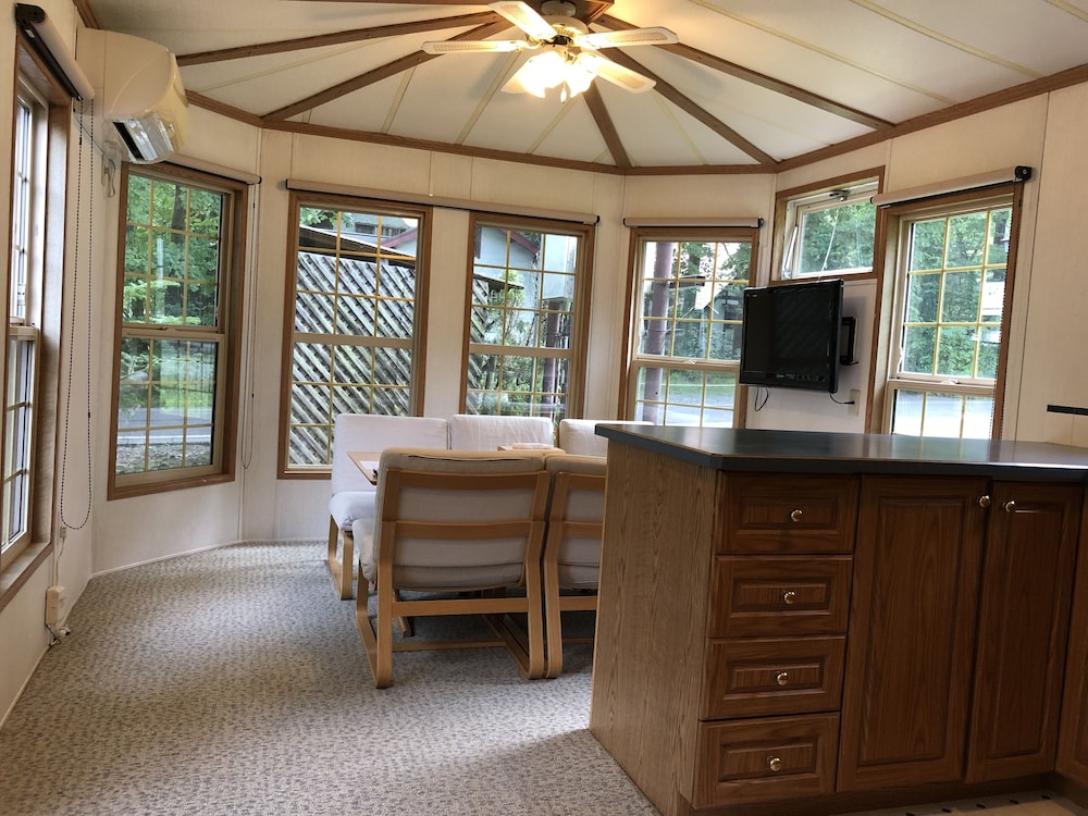 Hakuba Canadian Lodge 7/50