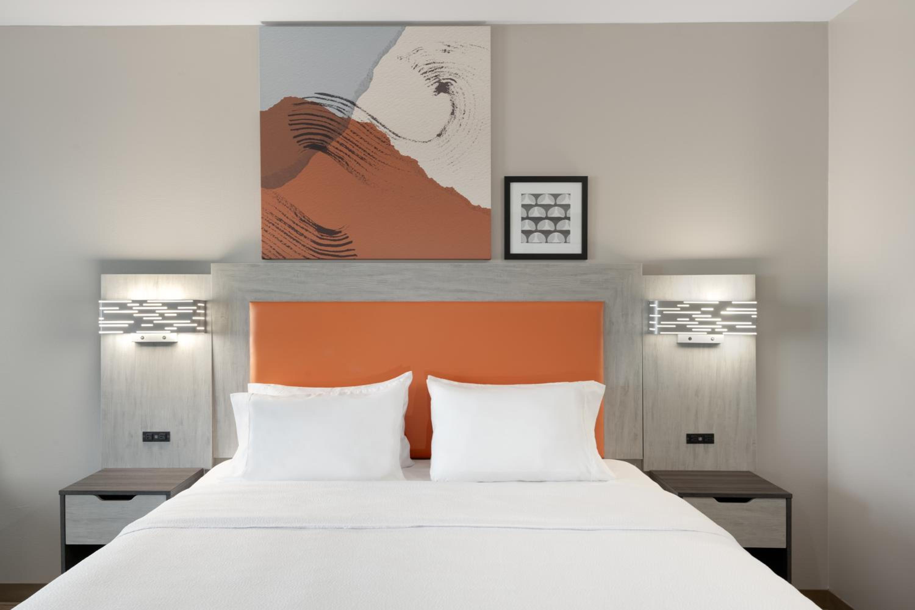 STUDIO, KING BED, SOFA, ACCESSIBLE