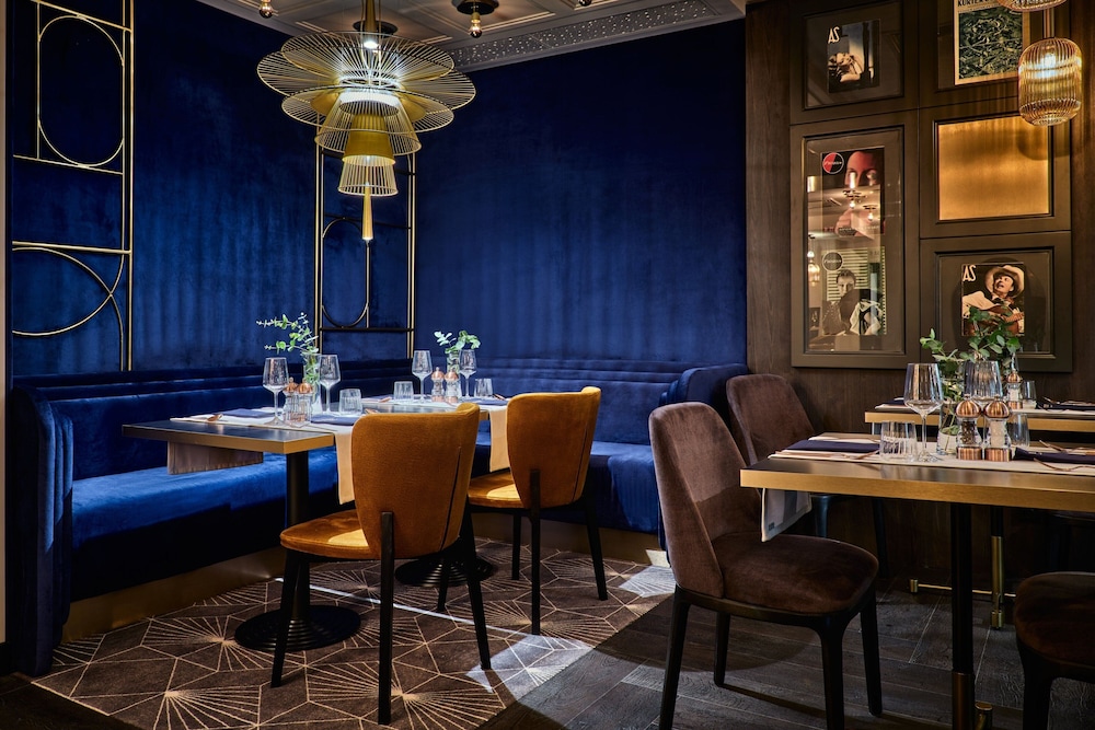 Garamond, a Tribute Portfolio Hotel 22/24