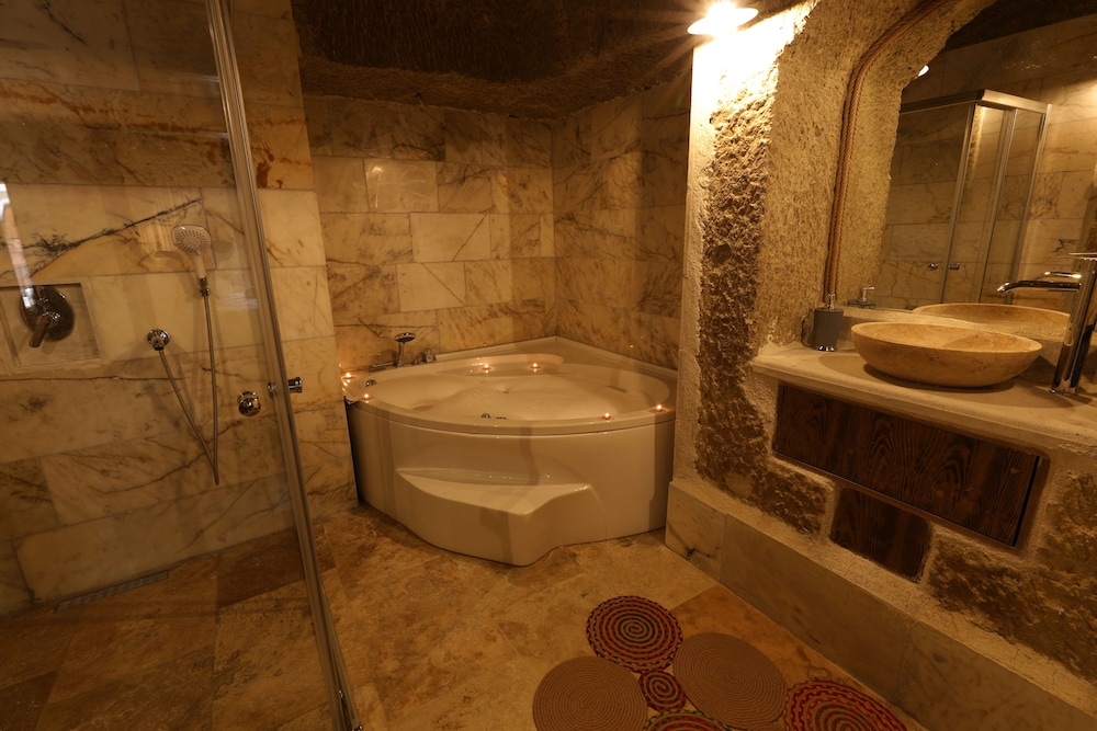 Belenus Cave Hotel 48/50