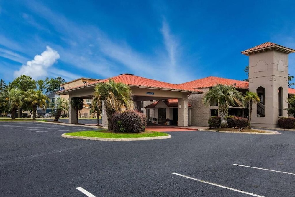 Super 8 by Wyndham Savannah 35/51