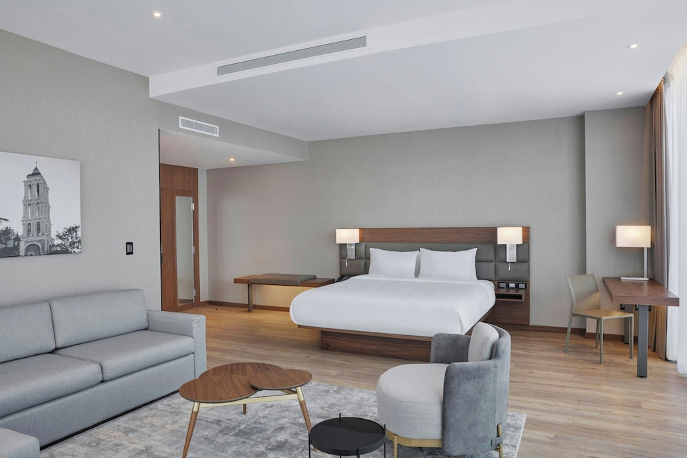 جناح بسرير كينج بإطلالة على المدينة بغرفة نوم واحدة مع أريكة، Ac Hotel By Marriott Saltillo 10/10