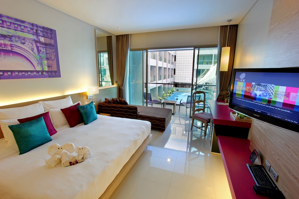 DLX Pool View (40 m2)